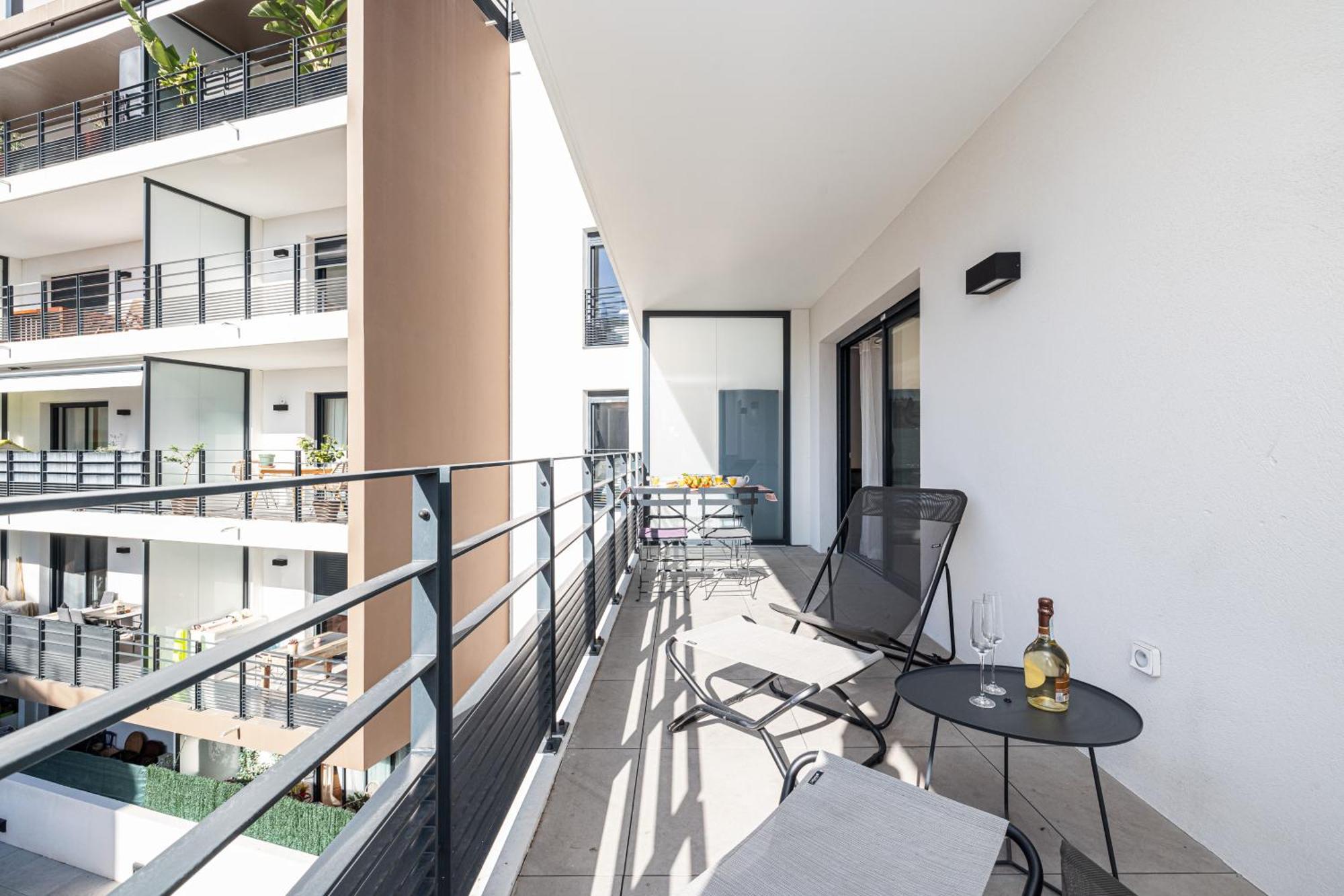 Queen Riviera : Climatisation, Parking, Terrasse Ментона Екстериор снимка