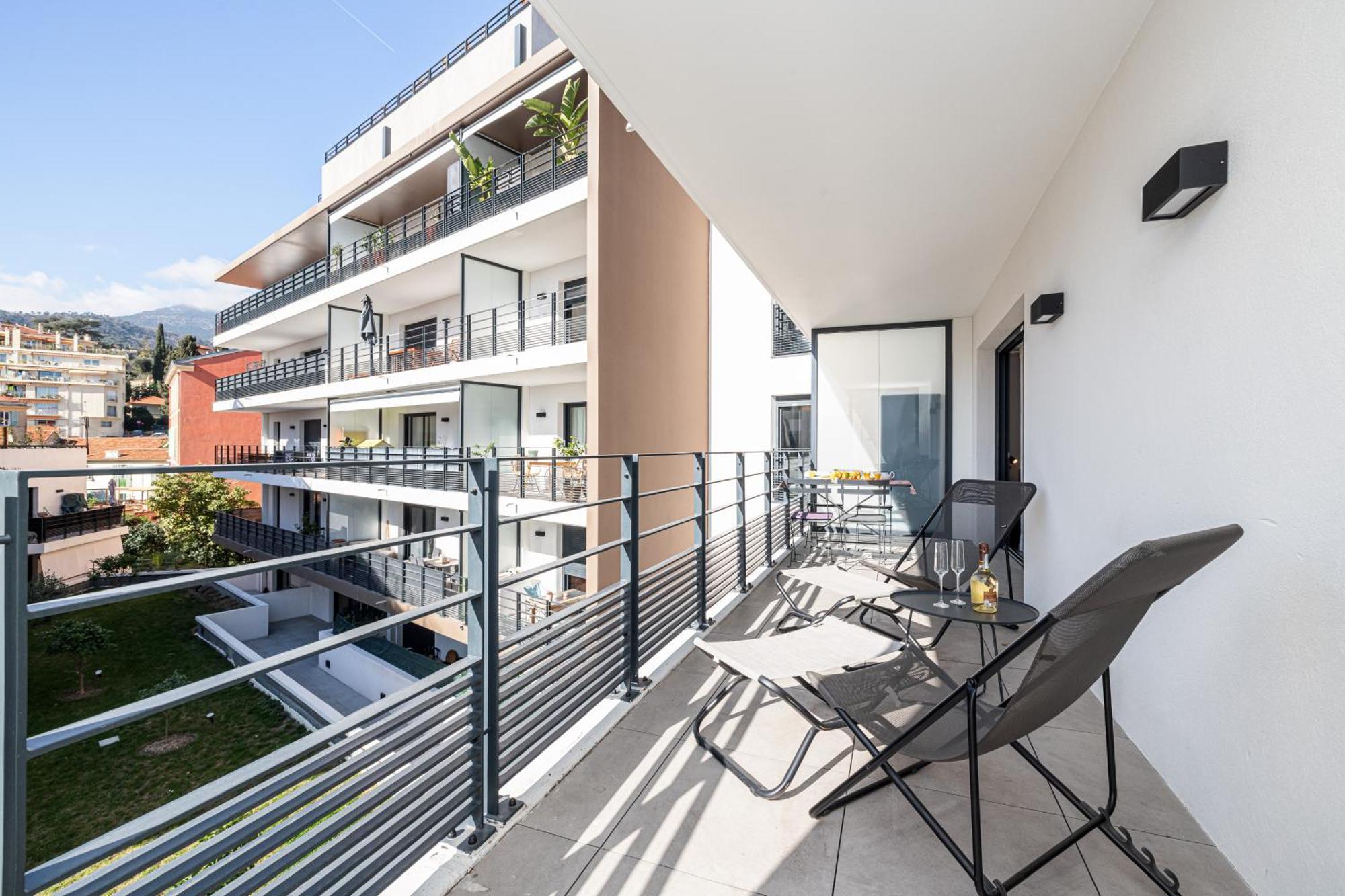 Queen Riviera : Climatisation, Parking, Terrasse Ментона Екстериор снимка