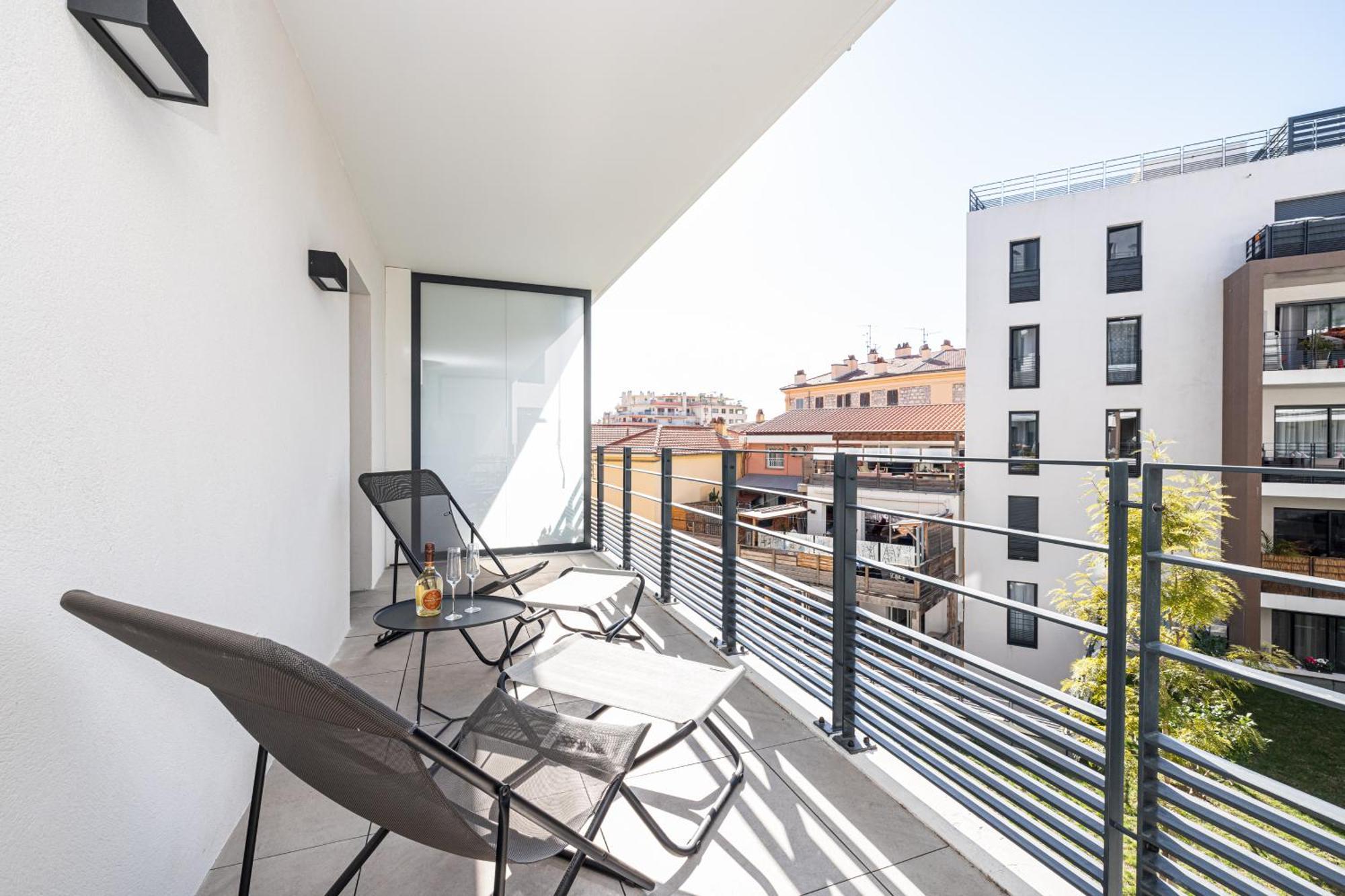 Queen Riviera : Climatisation, Parking, Terrasse Ментона Екстериор снимка