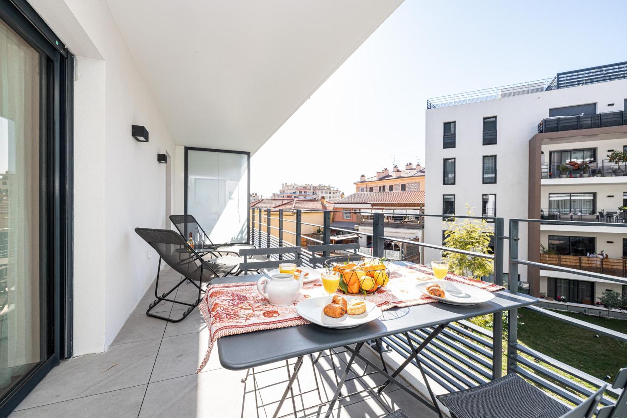 Queen Riviera : Climatisation, Parking, Terrasse Ментона Екстериор снимка