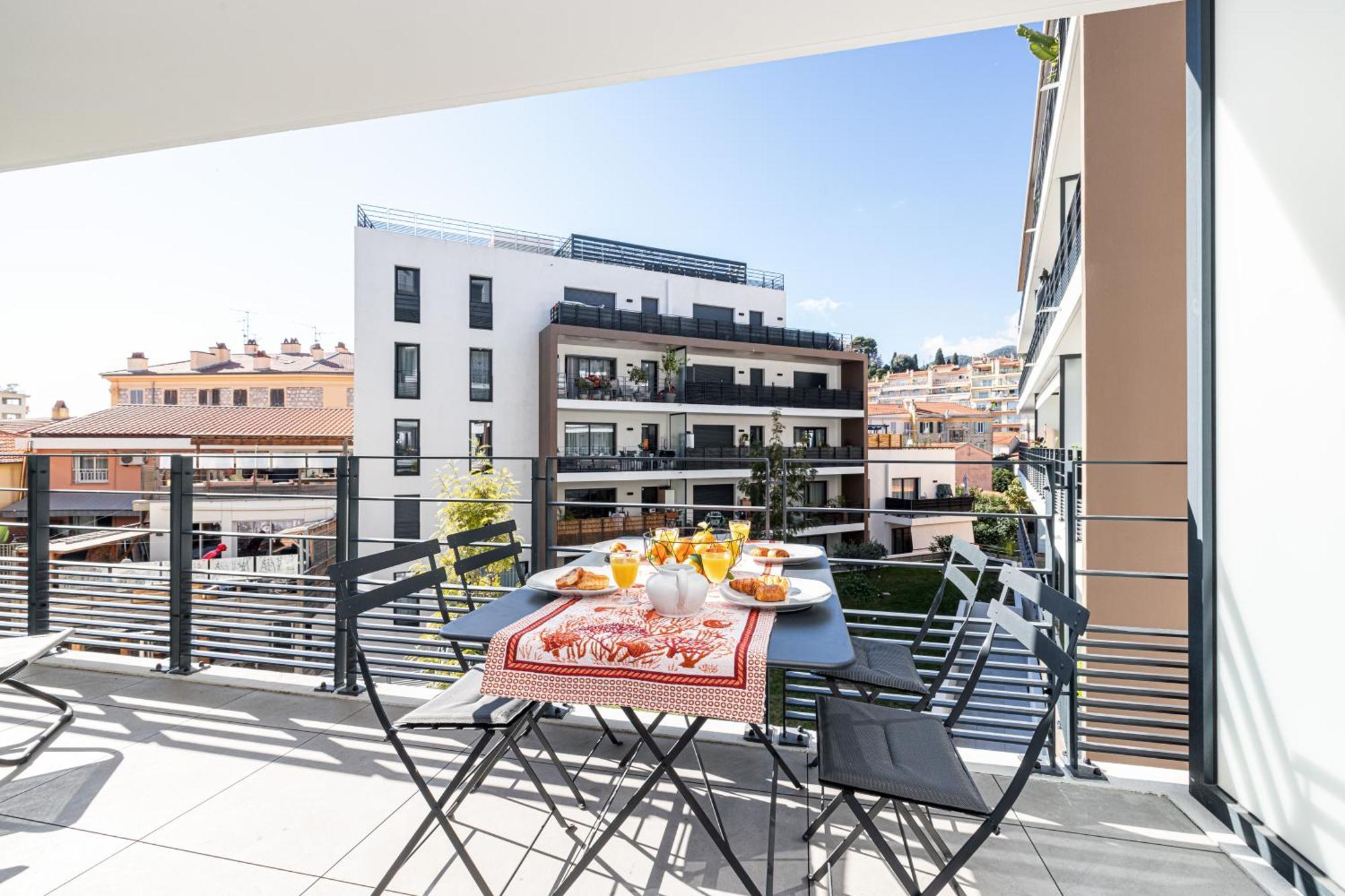 Queen Riviera : Climatisation, Parking, Terrasse Ментона Екстериор снимка