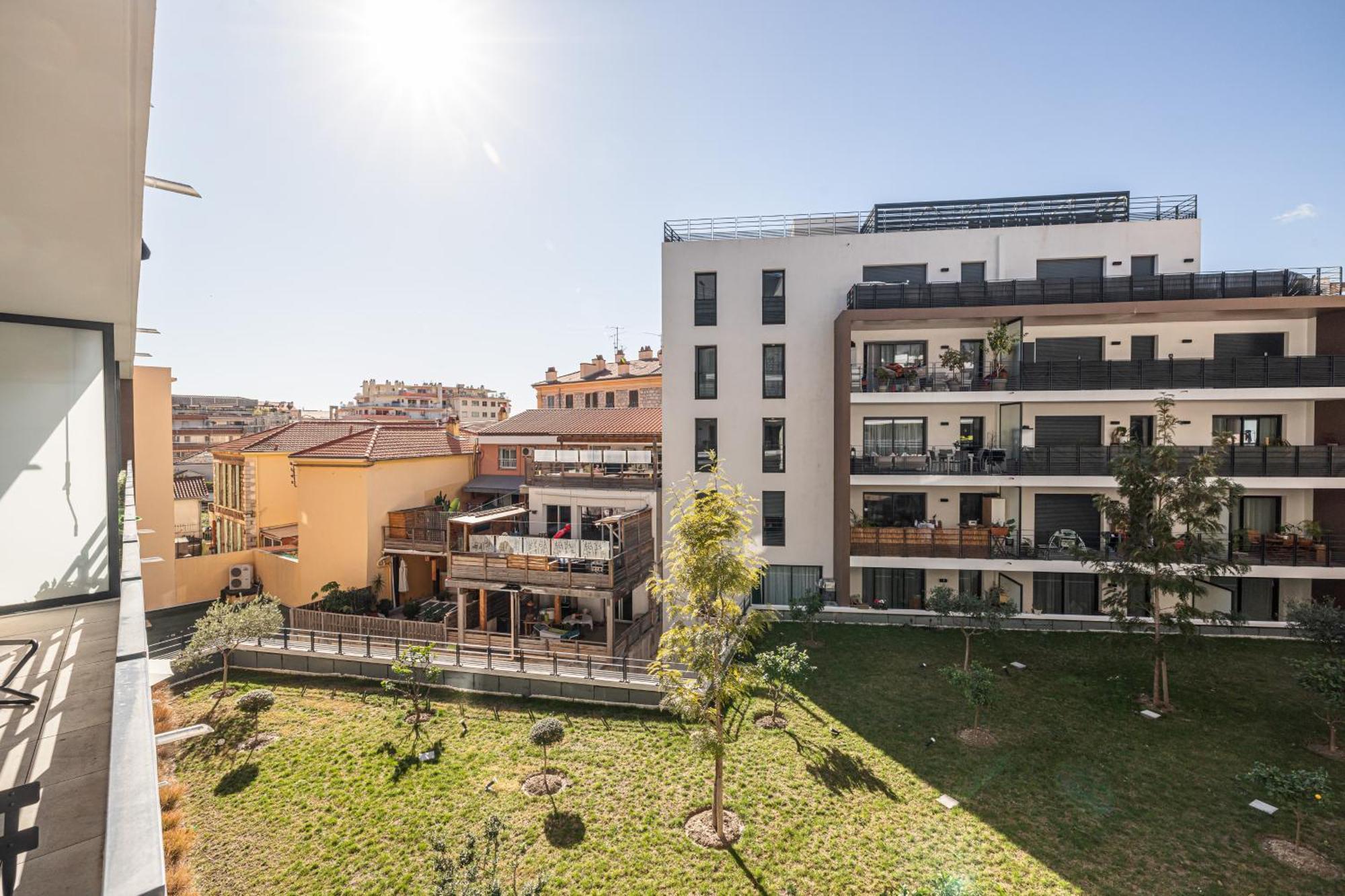 Queen Riviera : Climatisation, Parking, Terrasse Ментона Екстериор снимка