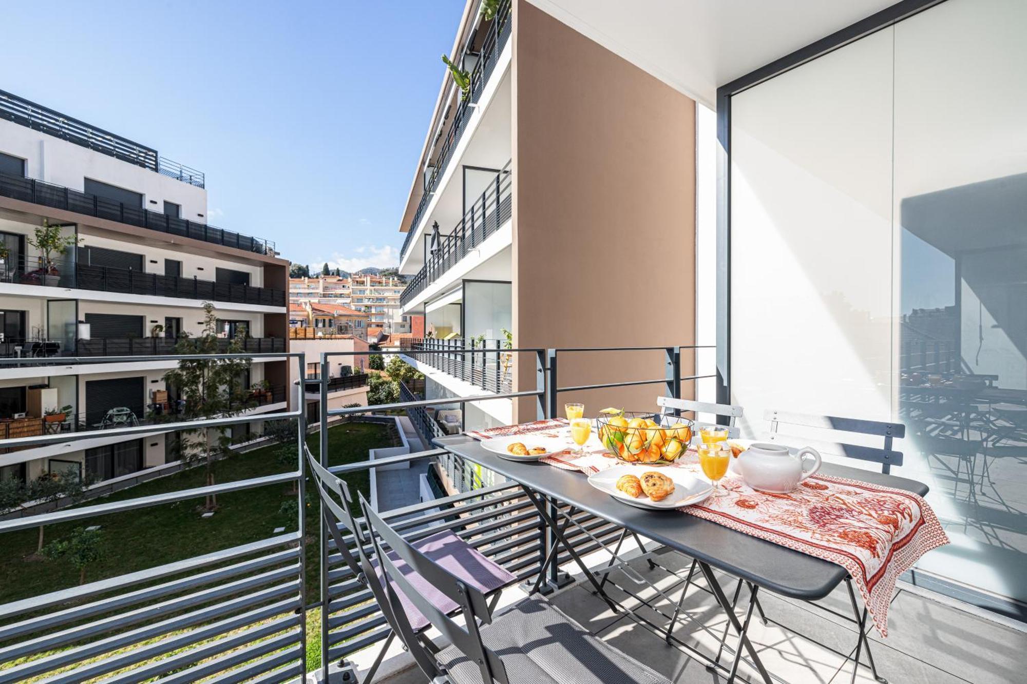 Queen Riviera : Climatisation, Parking, Terrasse Ментона Екстериор снимка